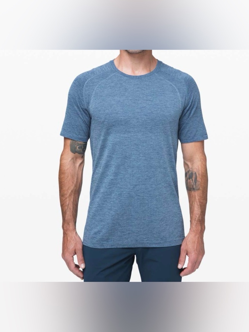 Lululemon Metal Vent Tech Short Sleeve 2.0
Midnight Shadow / Tempest Blue